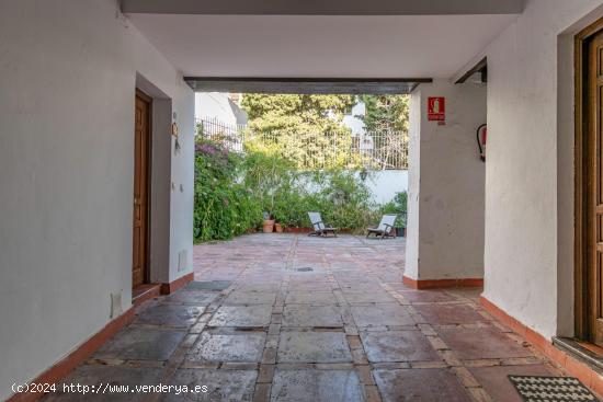 Amplio apartamento situado en Albaicín Alto en casa corrala con vistas a la Alhambra - GRANADA