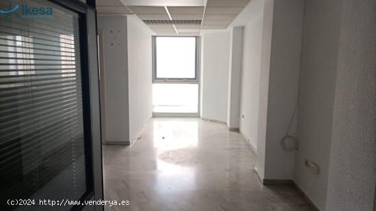 Venta de Oficina en Avda. Averroes, Edificio EUROSEVILLA - Sevilla - SEVILLA