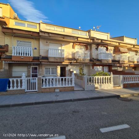 adosado tipo triplex de 4 dorm en la torre de la horadada - ALICANTE