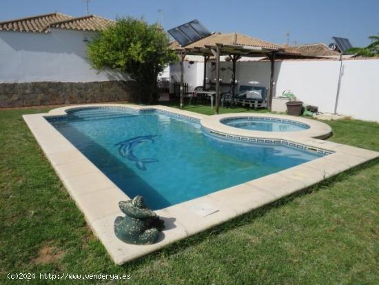  ESTUPENDO CHALET URBANO CON PISCINA EN LOS GALLOS - CADIZ 