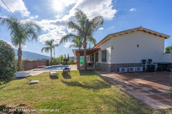 CHALET COMPUESTO DE 2 VIVIENDAS, CON PISCINA Y JARDIN. BUENAS VISTAS - MALAGA