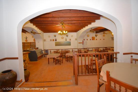 Local comercial y piso en Sineu - BALEARES