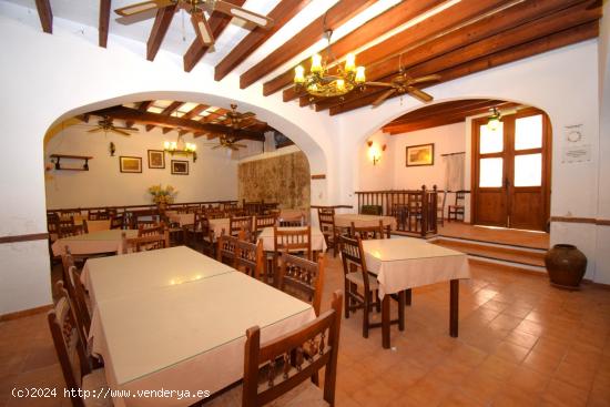 Local comercial y piso en Sineu - BALEARES