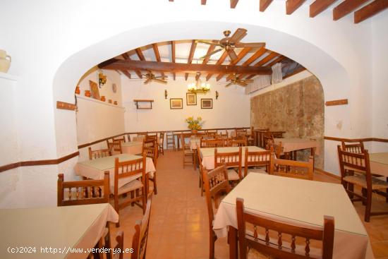 Local comercial y piso en Sineu - BALEARES