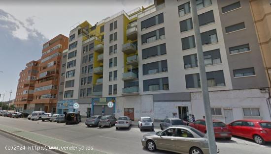  Se vende local comercial con 263 m2 en prolongación Ángel Bruna - MURCIA 