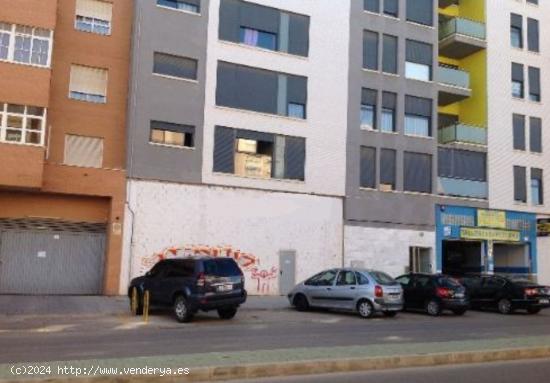 Se vende local comercial con 263 m2 en prolongación Ángel Bruna - MURCIA