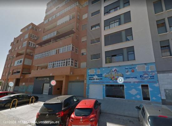 Se vende local comercial con 263 m2 en prolongación Ángel Bruna - MURCIA