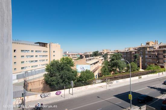  CASA NUEVA CON PISCINA EN AVENIDA AMERICA - GRANADA 