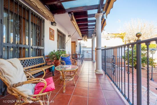  ¡¡¡ Maravillosa casa independiente con jardin y piscina en zona Alminares!!! - GRANADA 