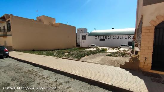 Parcela urbana en Santa María del Águila - ALMERIA