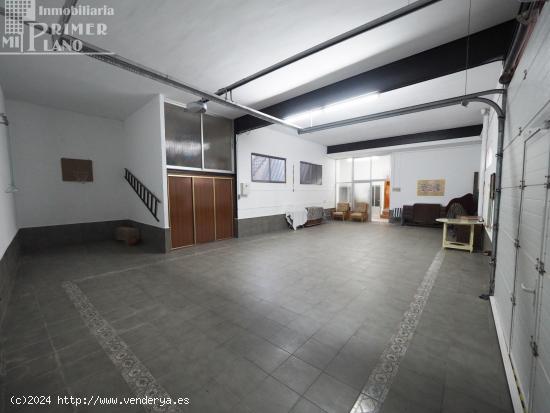 Casa en pleno centro de Tomelloso, de 5 dorm, 4 baños, garaje, patio y terraza y de 319 m2. - CIUDA