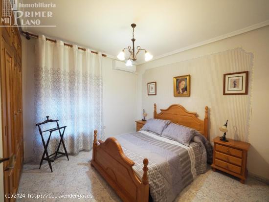 Casa en pleno centro de Tomelloso, de 5 dorm, 4 baños, garaje, patio y terraza y de 319 m2. - CIUDA