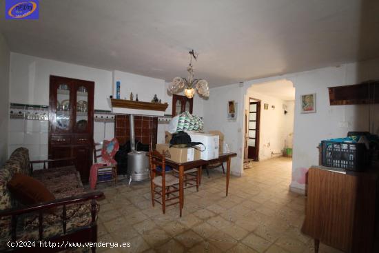 LOTE COMPUESTO POR CASA Y DOS ALMACENES EN LA CABEZUELA (VALENCIA) - VALENCIA