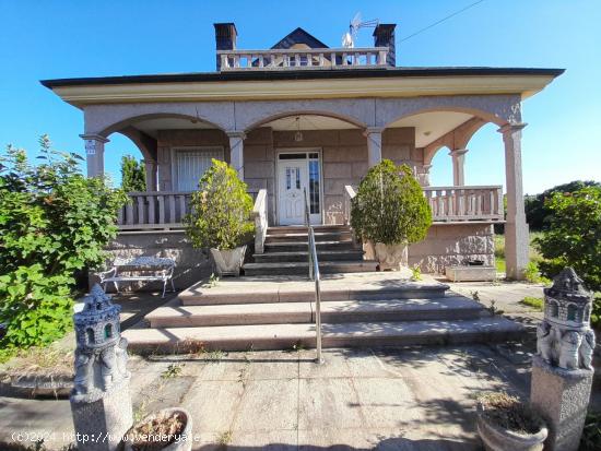 ESTUPENDO CHALET CON FINCA URBANA EN CUATROVIENTOS - LEON