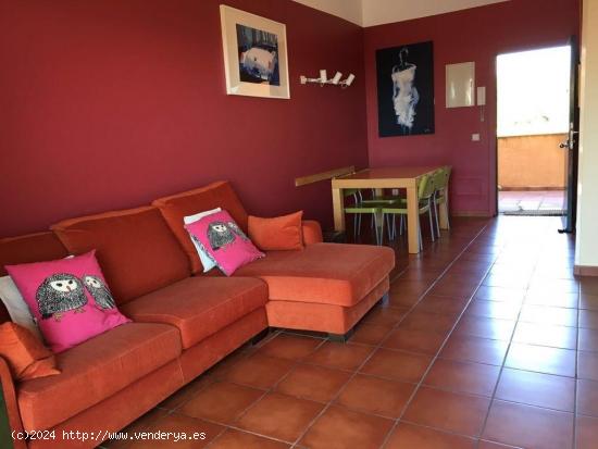 Piso con piscina comunitaria a un paso de la playa con vistas al mar - TARRAGONA