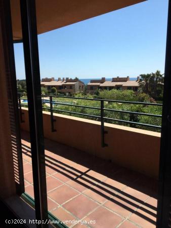 Piso con piscina comunitaria a un paso de la playa con vistas al mar - TARRAGONA