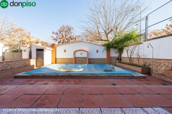 ¡¡¡ Maravillosa casa independiente con jardin y piscina en zona Alminares!!! - GRANADA