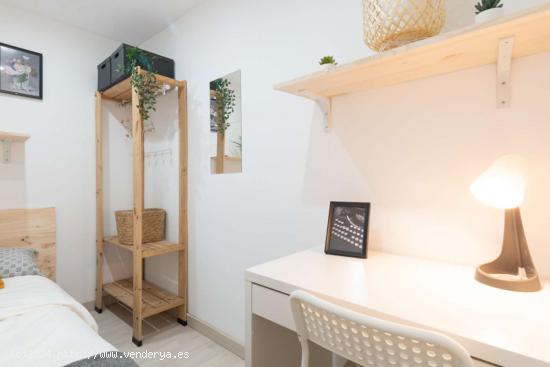 Habitaciones en piso de 5 dormitorios en El Born, Barcelona - BARCELONA