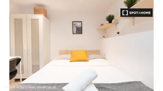 Habitaciones en piso de 5 dormitorios en El Born, Barcelona - BARCELONA