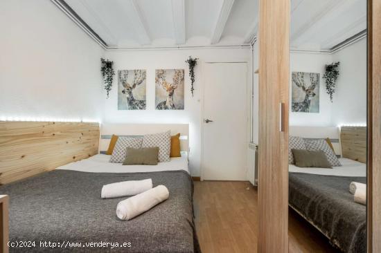 ¡Habitaciones en alquiler en un piso de 3 habitaciones en Barcelona! - BARCELONA