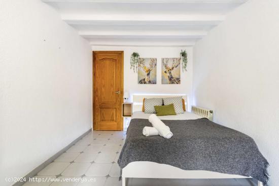 ¡Habitaciones en alquiler en un apartamento de 5 habitaciones en Barcelona! - BARCELONA