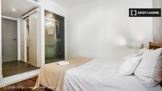 ¡Habitaciones en alquiler en un apartamento de 5 habitaciones en Barcelona! - BARCELONA