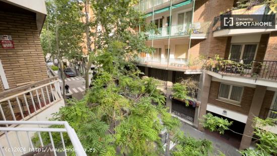 Habitaciones en alquiler en piso de 6 habitaciones en Sarrià-Sant Gervasi - BARCELONA