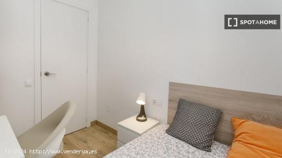 Habitación en piso compartido en valencia. - BARCELONA