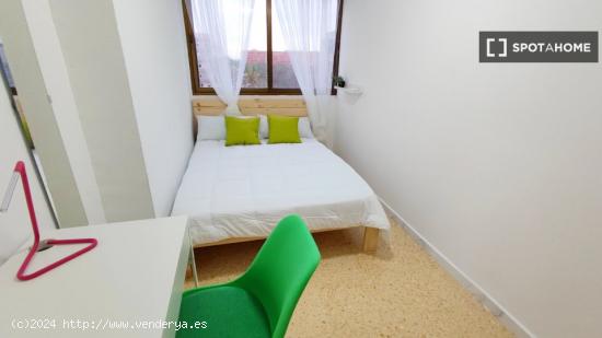 Se alquila habitación en piso compartido en Valencia - VALENCIA