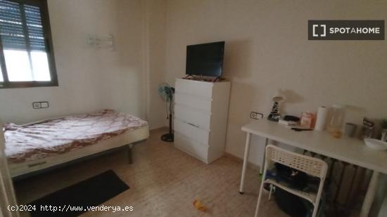 Se alquila habitación en piso compartido en Burjassot - VALENCIA