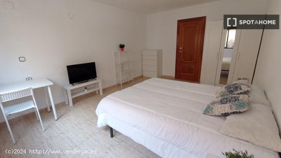 Se alquila habitación en piso compartido en Burjassot - VALENCIA