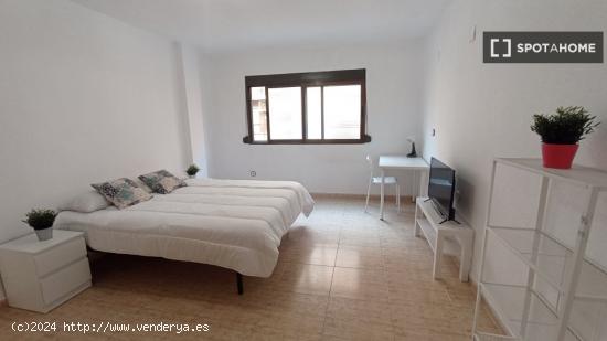 Se alquila habitación en piso compartido en Burjassot - VALENCIA