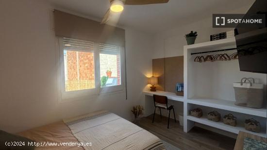 Habitación en piso compartido en barcelona. - BARCELONA