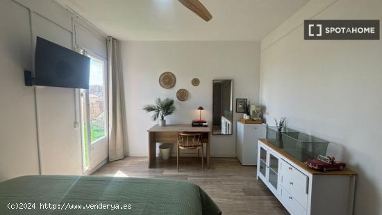 Habitación en piso compartido en barcelona. - BARCELONA