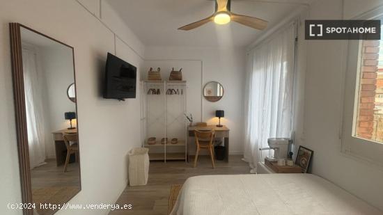 Habitación en piso compartido en barcelona. - BARCELONA