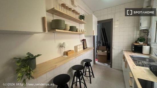 Habitación en piso compartido en barcelona. - BARCELONA