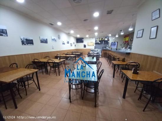 INMOBILIARIA LA MANCHA VENDE BAR - RESTAURANTE CON NAVE EN EL POLÍGONO CAMPOLLANO - ALBACETE