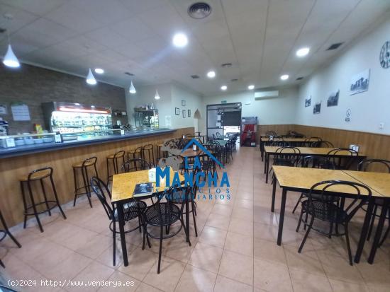 INMOBILIARIA LA MANCHA VENDE BAR - RESTAURANTE CON NAVE EN EL POLÍGONO CAMPOLLANO - ALBACETE