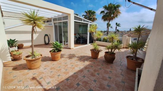 Hermosa casa cerca de la playa en Orihuela Costa 2 habitaciones 1 baño con solárium privado y vist