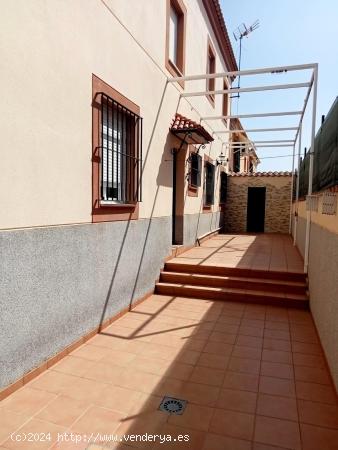  VIVIENDA DE DOS PLANTAS EN LA LOCALIDAD DE BURGUILLOS, SEVILLA. - SEVILLA 