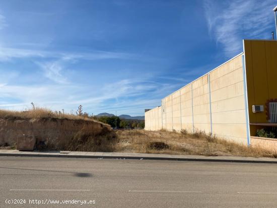 VENTA DE SOLAR INDUSTRIAL EN POLIGONO INDUSTRIAL LA CATALANA FASE 1 EN HUETOR TAJAR DE 535 M2 - GRAN