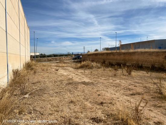 VENTA DE SOLAR INDUSTRIAL EN POLIGONO INDUSTRIAL LA CATALANA FASE 1 EN HUETOR TAJAR DE 535 M2 - GRAN