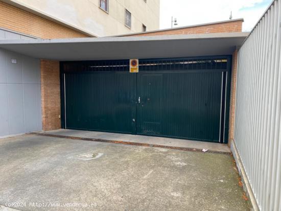 VENTA DE PLAZA DE GARAGE EN LA AVENIDA JUAN PABLO II , ENFRENTE DEL MACDONAL DE 22 M2 - GRANADA