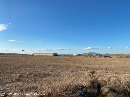 VENTA DE 14.500 M2 DE TERRENO INDUSTRIAL EN EL POLIGONO INDUSTRIAL TECNOLOGICO DE ESCUZAR - GRANADA