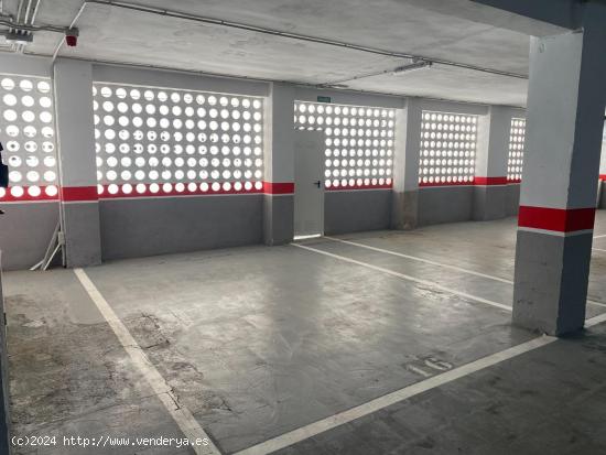 VENTA DE PLAZA DE GARAGE EN EL BARRIO LOS PAJARITOS DE 18 M2 . - GRANADA