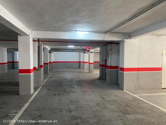 VENTA DE PLAZA DE GARAGE EN EL BARRIO LOS PAJARITOS DE 18 M2 . - GRANADA