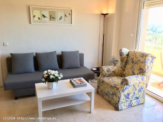 Encantador Apartamento en Estepona con Vistas al Mar | CABANILLAS REAL ESTATE - MALAGA