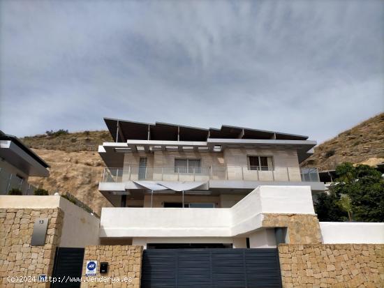 SE ALQUILA CHALET EN FINESTRAT - ALICANTE