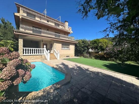 CASA CON PISCINA EN PINEMAR - BARCELONA