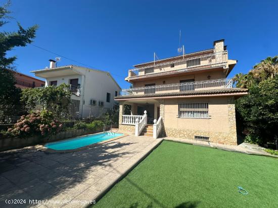 CASA CON PISCINA EN PINEMAR - BARCELONA